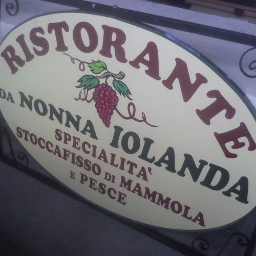 insegna bifacciale a bandiera pannello ovale