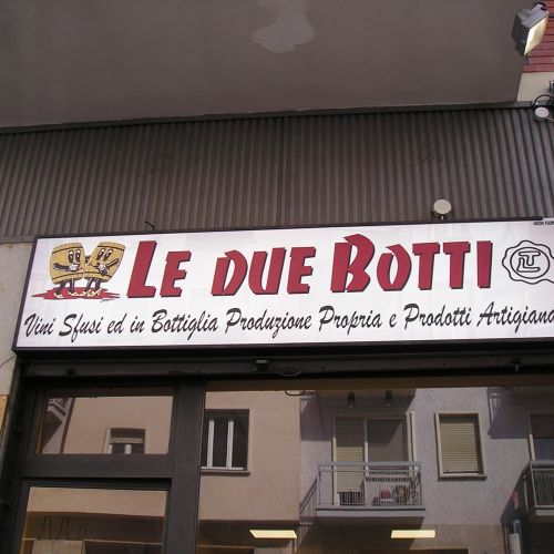 insegna luminosa cassonetto frontale diciture in pellicola